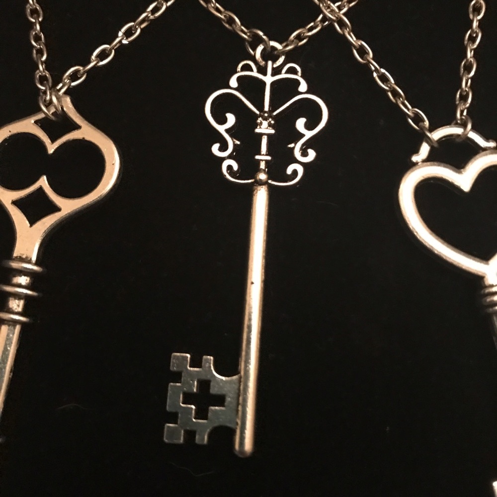 🎉HP🎉 Key to My Heart - Handmade Necklace - Picture 3 of 4