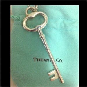 💯Tiffany & Co. Extra large key pendant 🗝💠