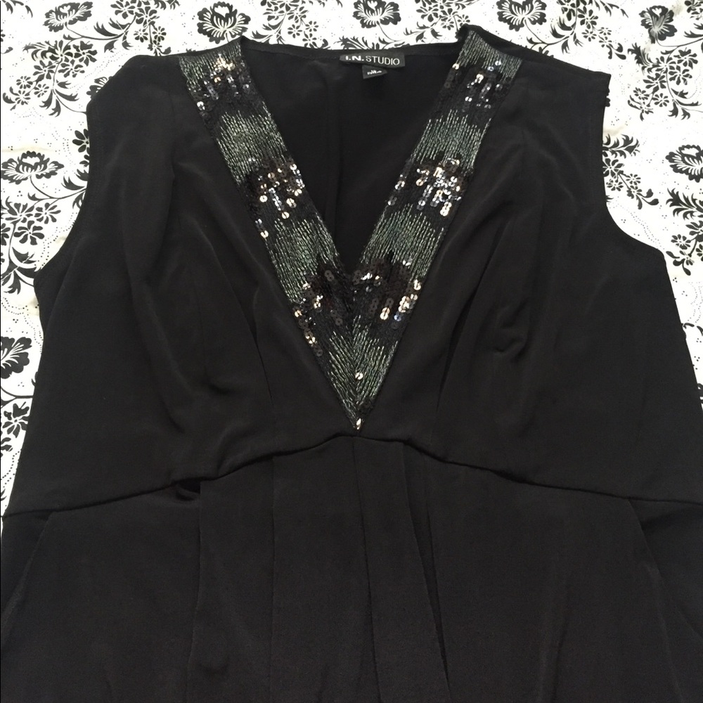 I.N. studio dress top