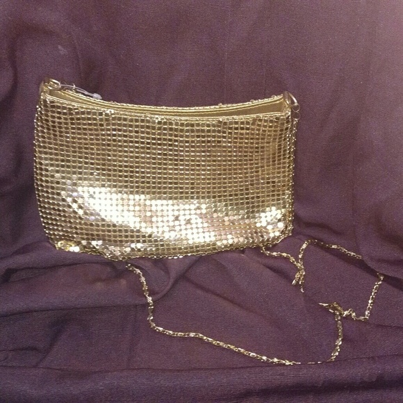 Gold metal purse small, with gold chain. - Picture 4 of 4