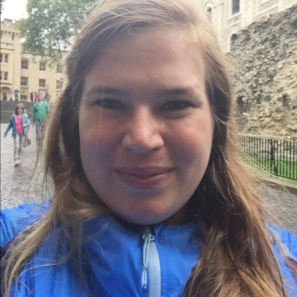 Meet your Posher, Allison - Picture 2 of 4