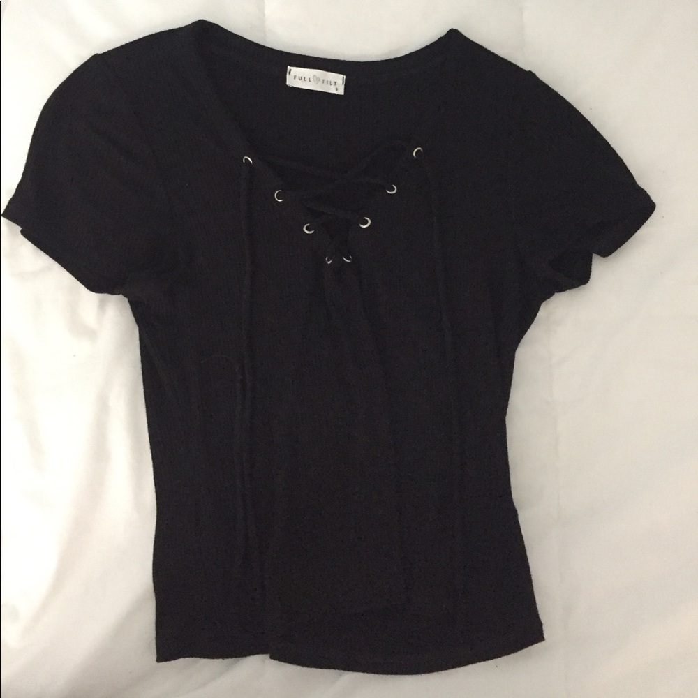 TILLYS BLACK CRISS CROP TOP!