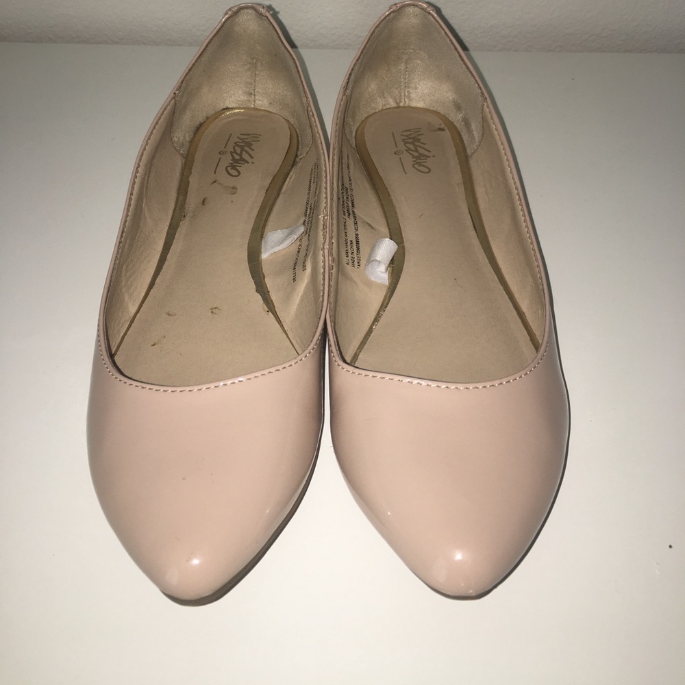 Nude ballet flats