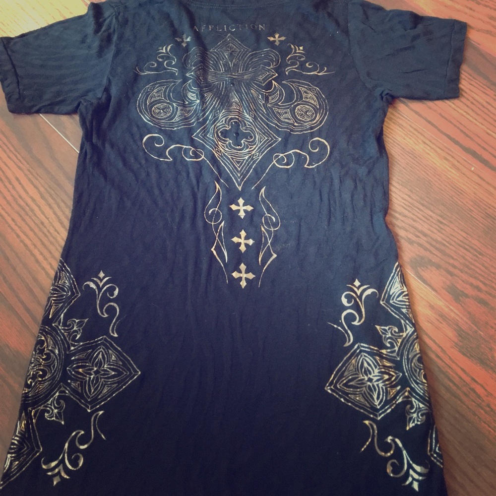 Affliction Zebra V Neck size M