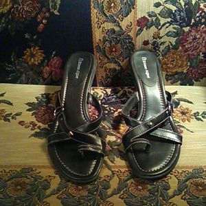 Size 12 low heel sandal etienne aigner black
