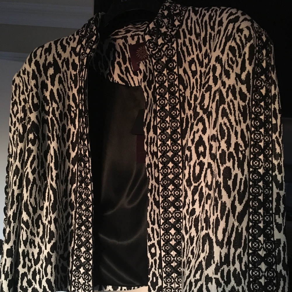 Brand new short jacket with leather trimming. - Picture 6 of 8
