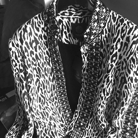 Brand new short jacket with leather trimming. - Picture 5 of 8