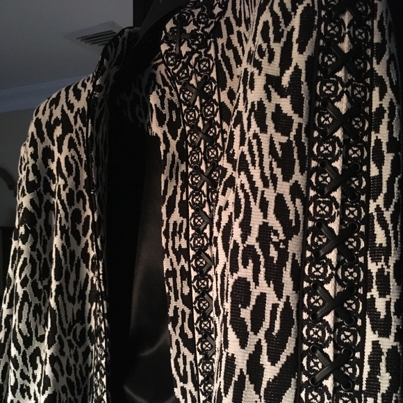 Brand new short jacket with leather trimming. - Picture 8 of 8