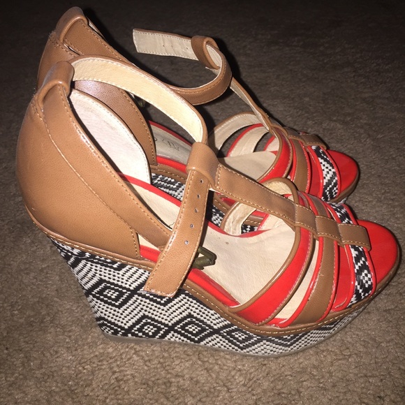 ALDO wedges - Picture 2 of 4