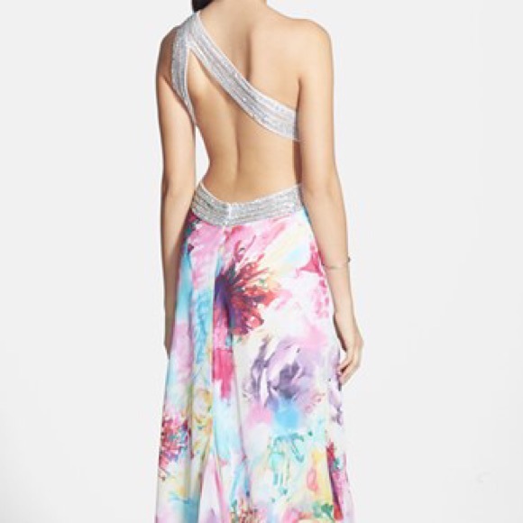 Beautiful dress that was worn once for prom! - Picture 3 of 4