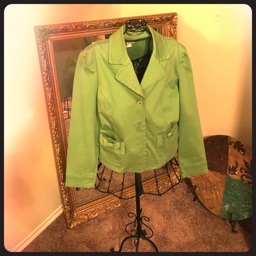 Stylish pea green blazer for work or play