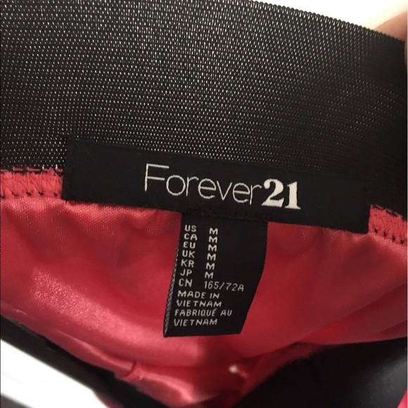 Short, flowy pink skirt - Picture 2 of 2