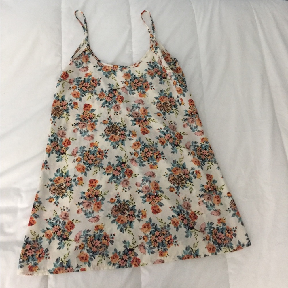 TILLYS FLORAL AND FLOWY DRESS!