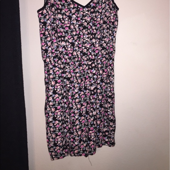 Black and floral print romper - Picture 2 of 4