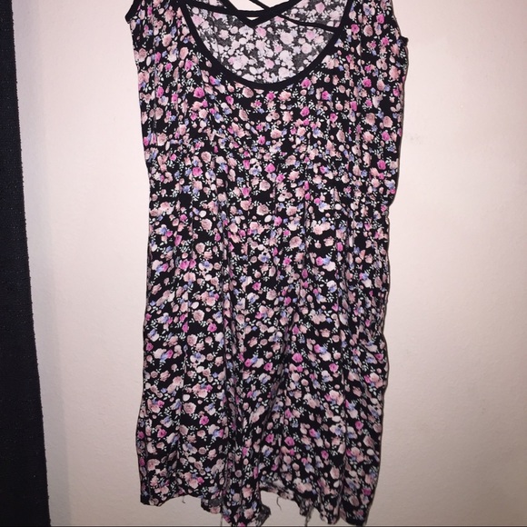 Black and floral print romper - Picture 4 of 4