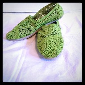 Lime green lace toms size 9