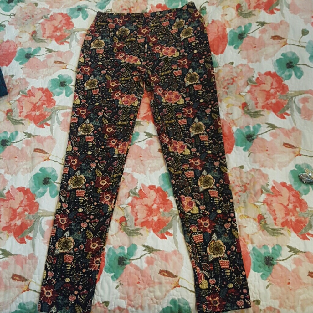 SOLD Lularoe Floral Leggings with Hidden Critters