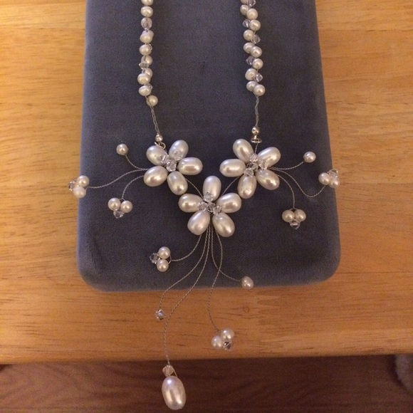 Novica White Pearl Bouquet necklace - Picture 2 of 2