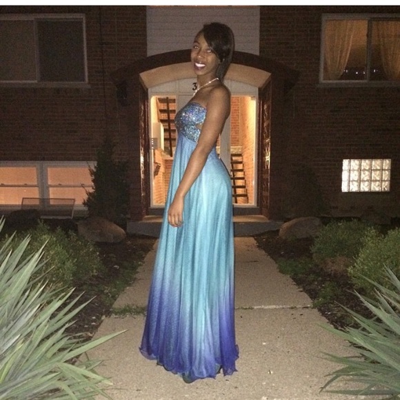 Fun junior prom dress ! - Picture 3 of 4