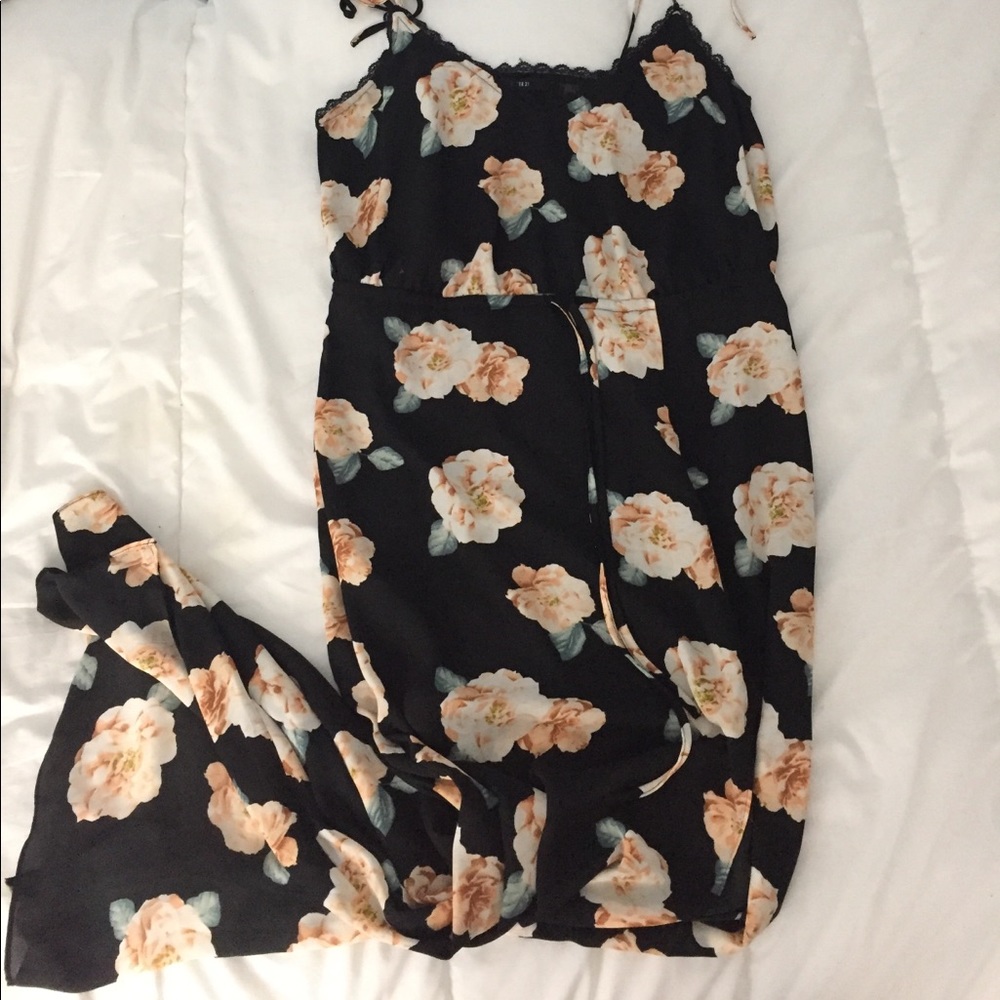 FOREVER 21 FLOOR LENGTH FLORAL DRESS!