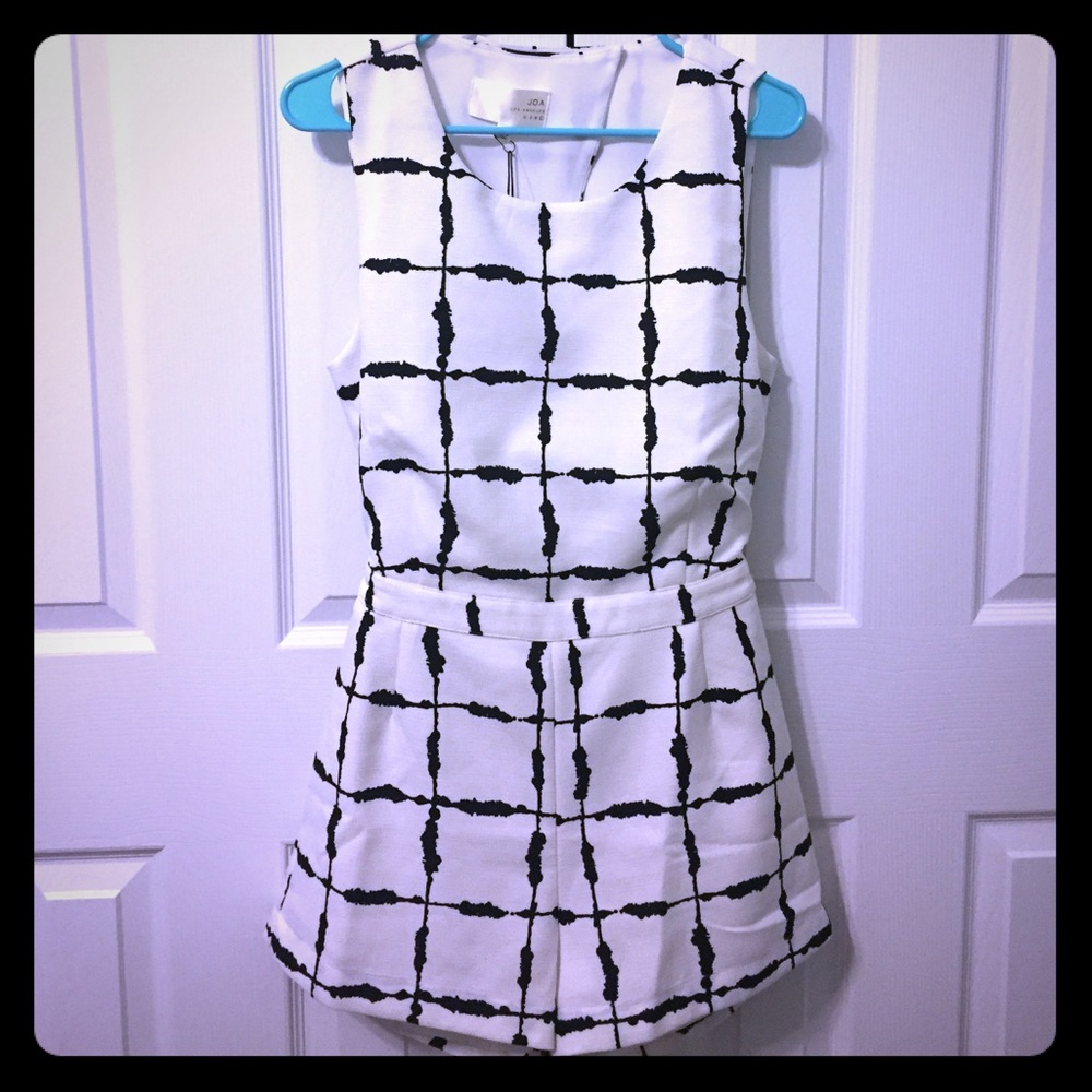 JOA Ivory Summer Black/White Romper