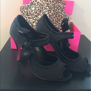 Betsy Johnson black Maryjane heels