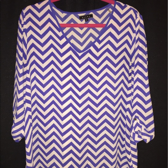 Blue and white chevron blouse. - Picture 1 of 3