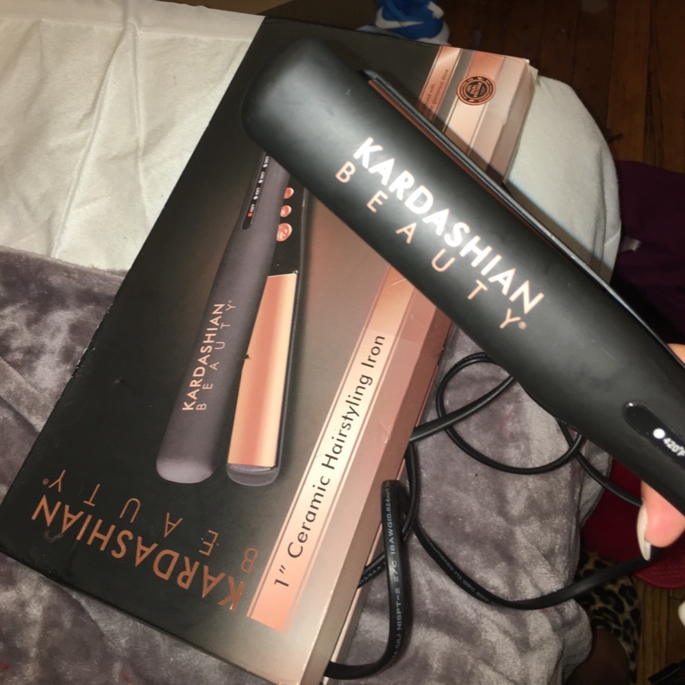 Kardashian beauty flat iron