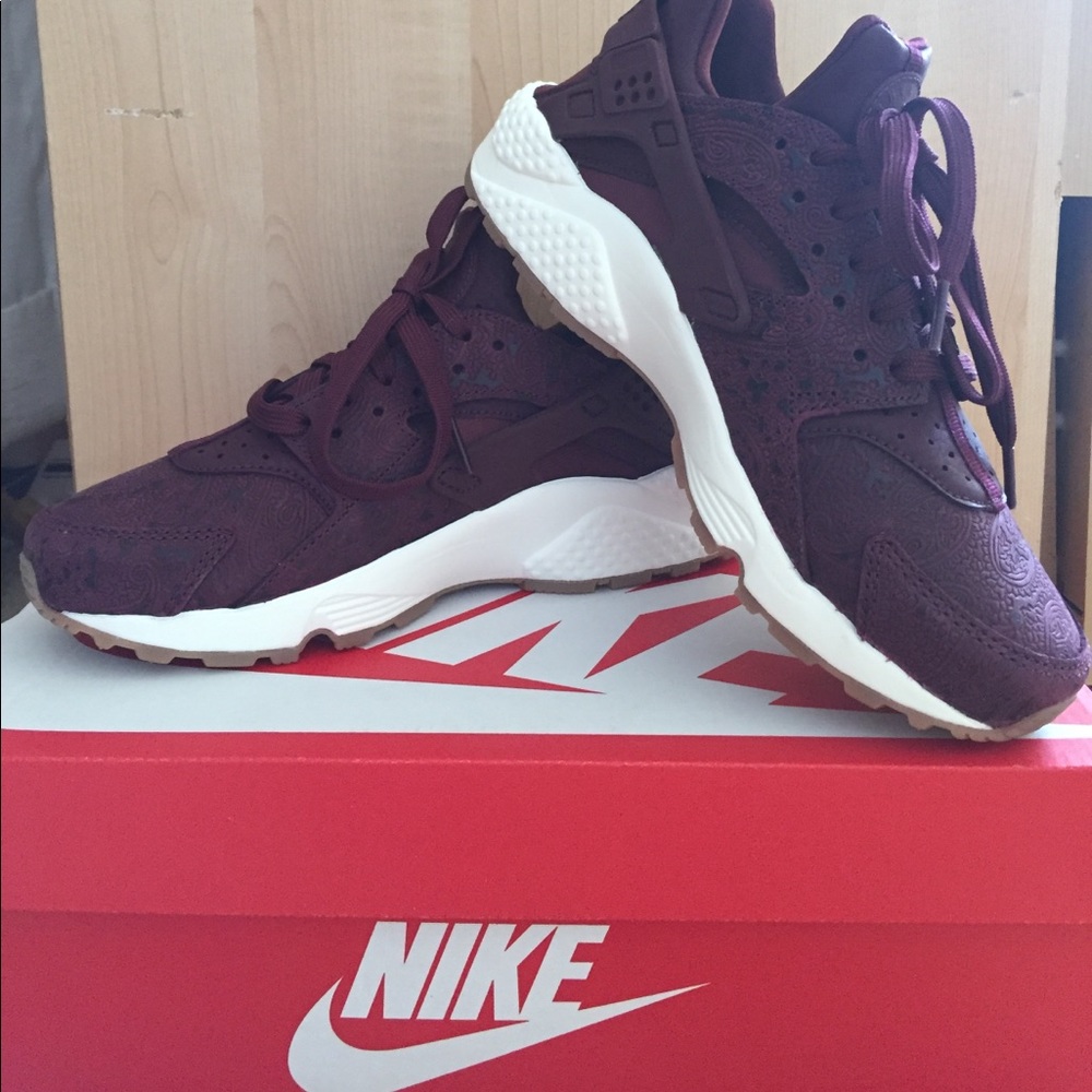 Nike Women's Air Huarache Run Premium