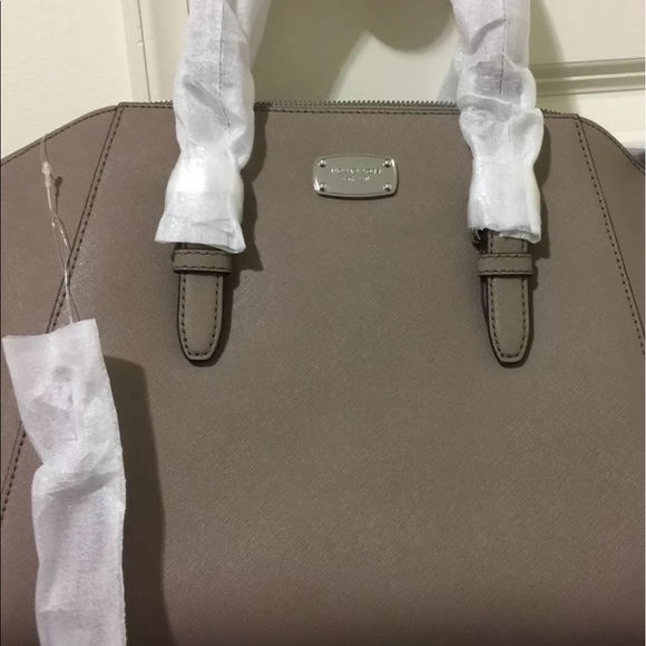 MICHAEL Michael Kors Handbags - AUTHENTICMicheal Kors DK Satchel Leather Handbag.
