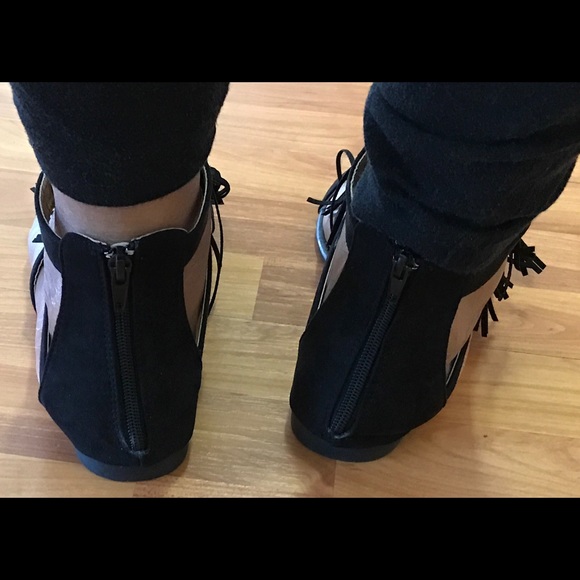 Fringe Flat Sandals - Picture 4 of 4