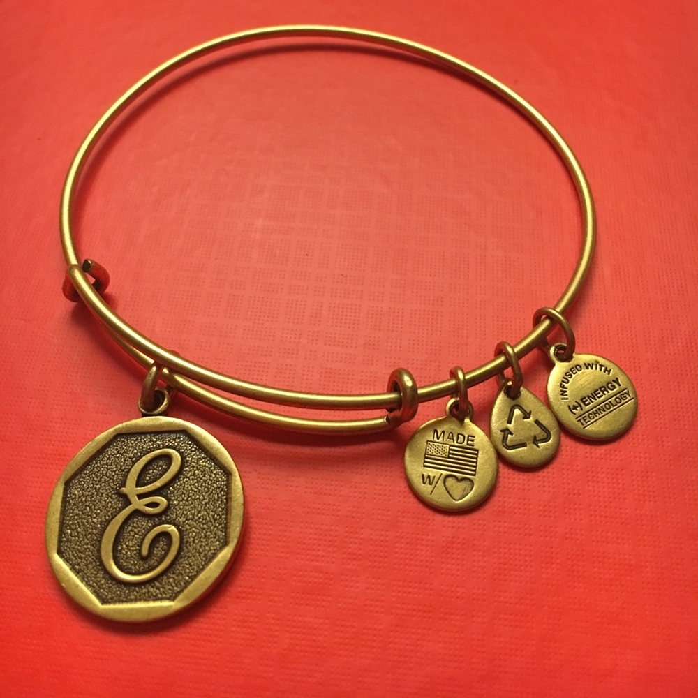 "E" - initial bangle 'A&A'