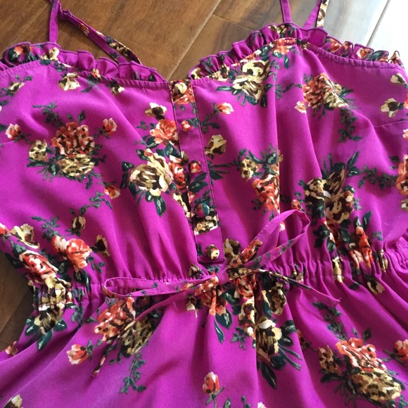 ❌ SOLD ❌ Pretty floral cinched-waist tank top - Picture 5 of 5