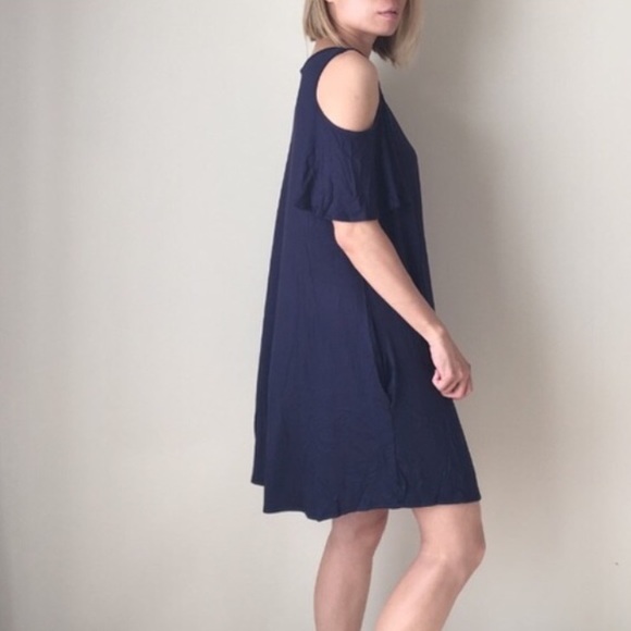 BOUTIQUE Dresses & Skirts - Cold shoulder resort swing dress with pockets