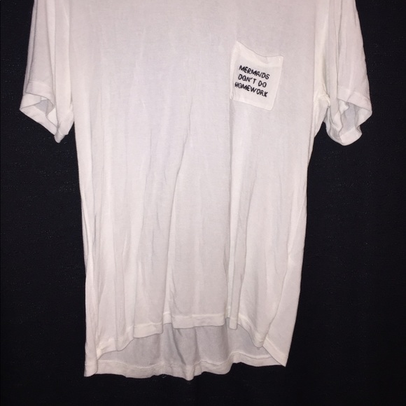 White tee shirt with pocket - Picture 2 of 3