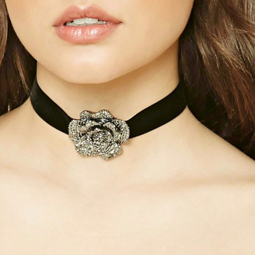 ⬇️Reduced! ⬇️ Pave Black Rose Choker
