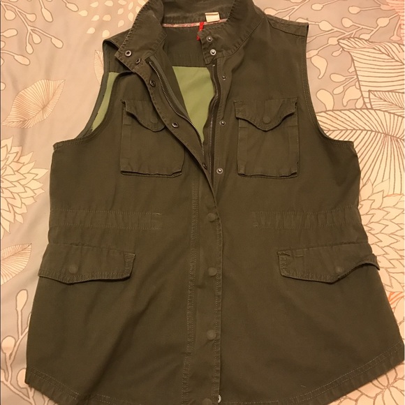 Element Other - Army green vest from Evereve