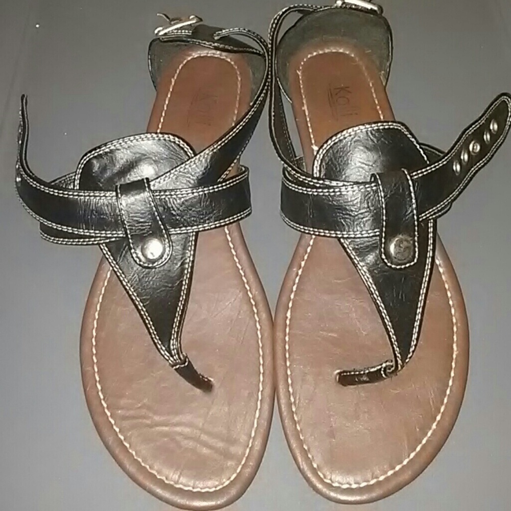Kalli Black Thong, Flat Sandals