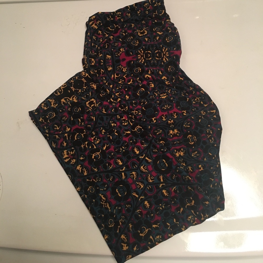 New lularoe leggings OS hard to find print