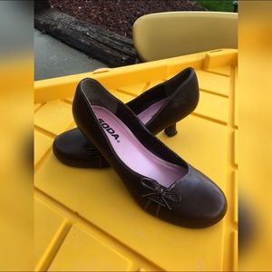 Closed toe heels