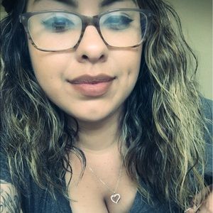 Meet your Posher, Denise