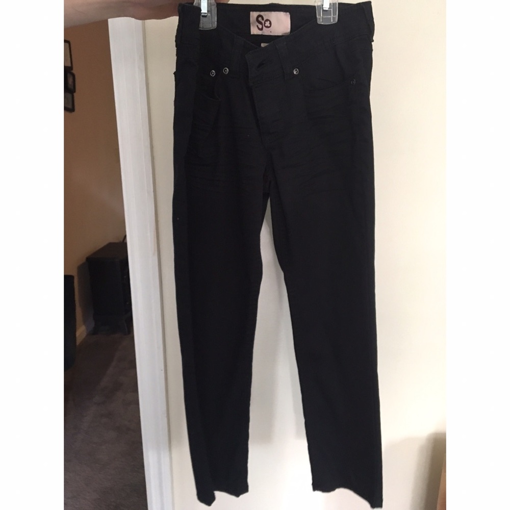 Black capri pants