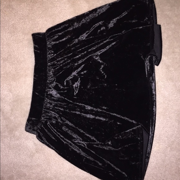Black velvet skater skirt - Picture 1 of 1