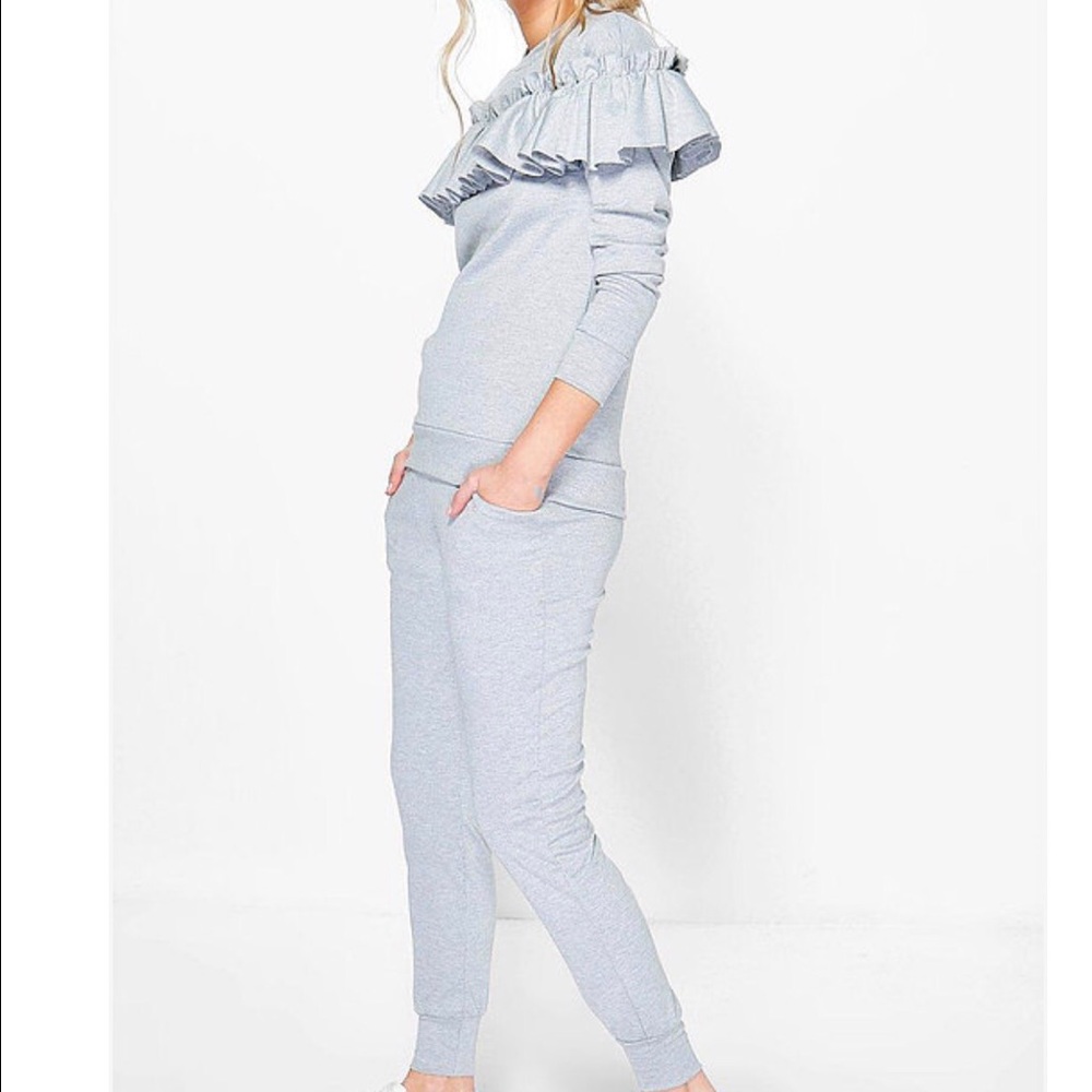 ❕❕Gray Sweatsuit w/ Ruffle Top❕❕