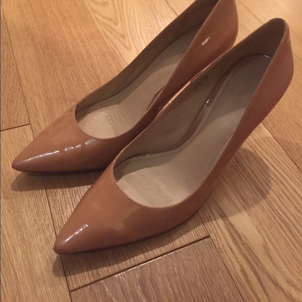 Joan and David nude pumps