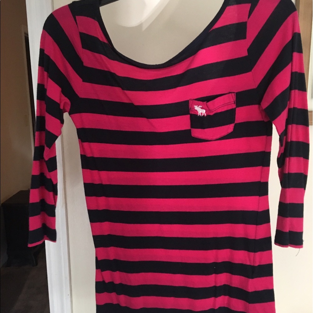 Pink and navy blue quarter length sleeves shirt