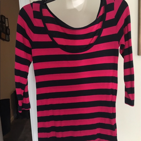 Pink and navy blue quarter length sleeves shirt - Picture 2 of 3