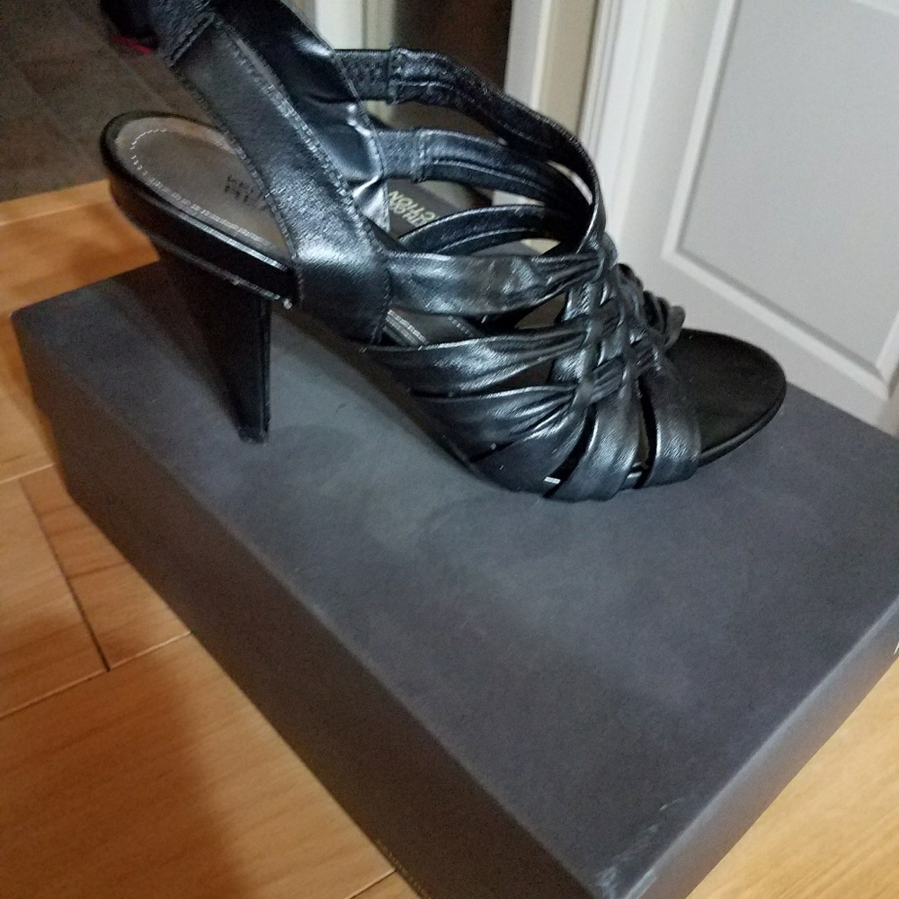 Kenneth Cole Reaction Black heels