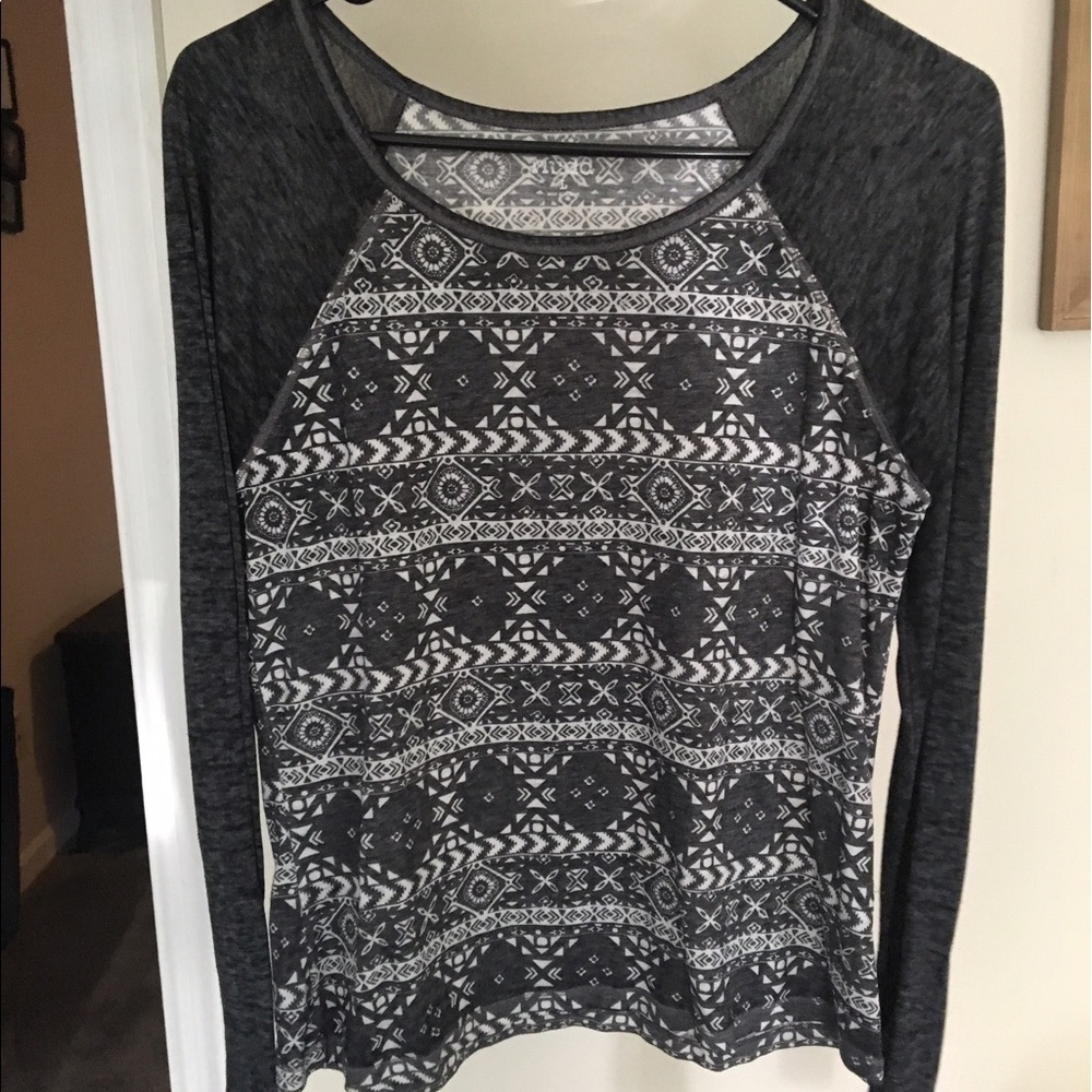 Grey, patterned long sleeve shirt