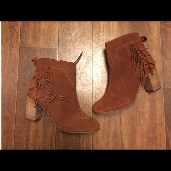 TOMS Shoes - NWT TOMS Lunata Fringe Boots